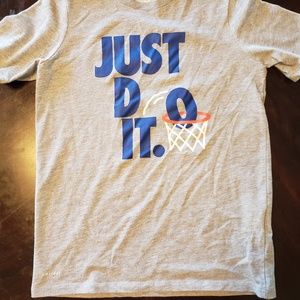 NIKE Boys T-Shirt SZ SM